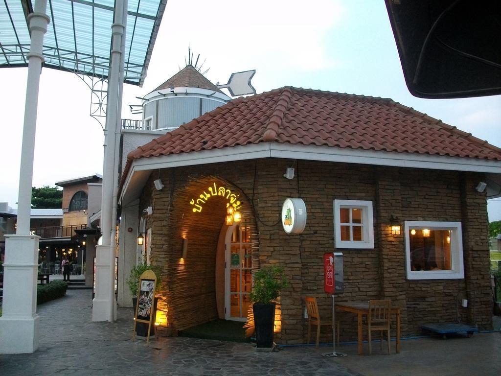 A Joy House - Kaset Nawamin City Бангкок Экстерьер фото